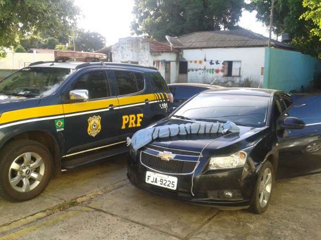 Dupla &eacute; presa com 11 quilos de coca&iacute;na na BR-262 em Miranda 