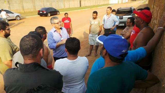 Cons&oacute;rcio admite demiss&otilde;es em obra de f&aacute;brica e diz que &eacute; o fim de uma das fases