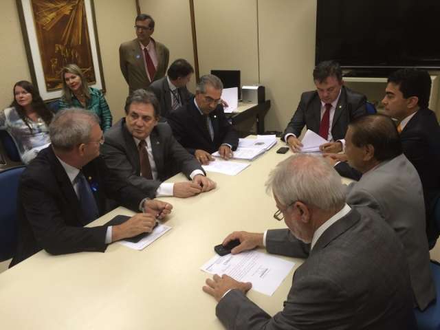 Apenas Delc&iacute;dio n&atilde;o est&aacute; na reuni&atilde;o de Reinaldo com a bancada federal 