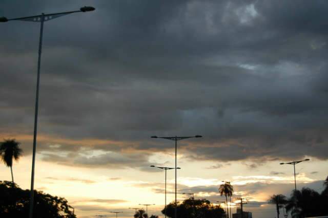  Meteorologia prev&ecirc; c&eacute;u nublado e chuva em MS nesta segunda-feira