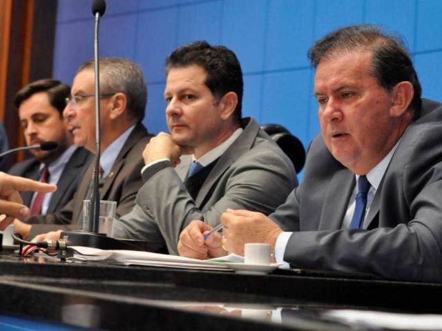 Deputados votam mudan&ccedil;as nas regras para viagens do governador