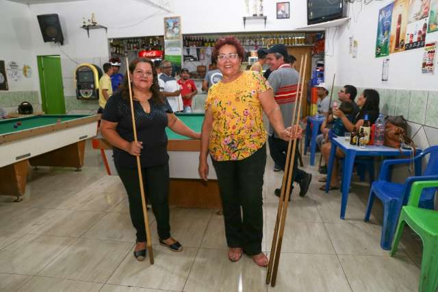 Sinuqueiras de plantão, Sandra e Tânia causam barulho ao chegar nos bares -  Comportamento - Campo Grande News