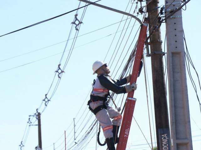 Ofensiva contra &ldquo;gatos&rdquo; tem ex&eacute;rcito de eletricista e Batalh&atilde;o de Choque 