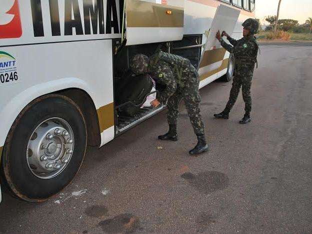 Ex&eacute;rcito nega a&ccedil;&atilde;o contra "guerra" e diz que s&oacute; age se Bras&iacute;lia mandar