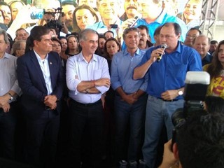 Nelsinho Trad (PTB), Reinaldo Azambuja (PSDB), Murilo Zauith (DEM) e Marcelo Miglioli (PSDB), durante convenção (Foto: Arquivo)