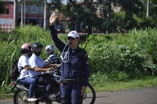 Agentes de trânsito da Guarda Municipal tiveram que ser acionados para controlar trafego. (Foto: Marcelo Calazans)