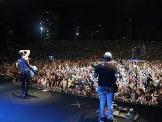 Público estimado em 35 mil pessoas foi animado pelo rock dos Detonautas no Parque das Nações (Foto: Divulgação)