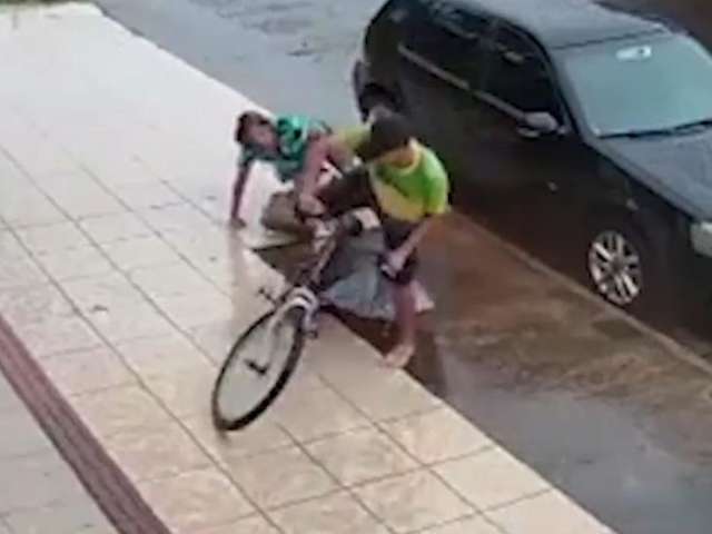 Luta com ladr&atilde;o, estuprador e pardal resgatado s&atilde;o v&iacute;deos mais vistos