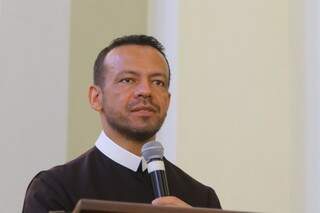 Dirson Gonçalves é padre e diz que momento é de interiorização. (foto: Arquivo CG News)
