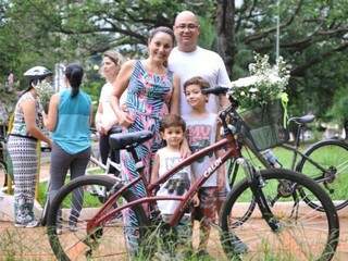 Michelli foi com o esposo,Marco, em com os dois filhos, de 3 e 6 anos. (Foto: Alcides Neto)