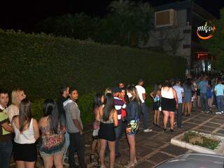 No Miça, mas de 130 pessoas esperavam na fila até a meia noite. (Fotos: Minamar Júnior)