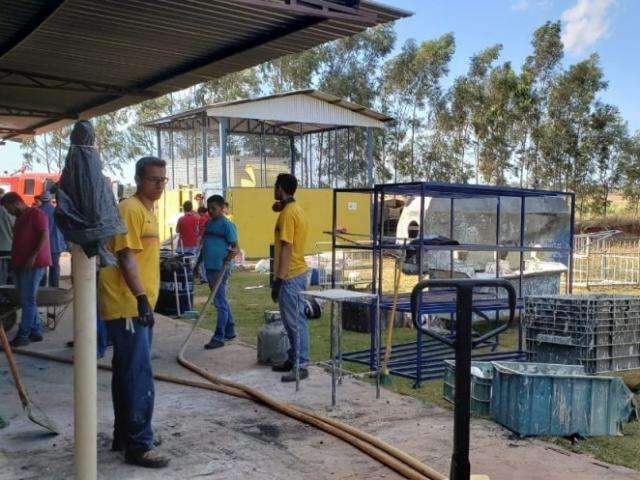 Explos&atilde;o em f&aacute;brica de bolas deixa tr&ecirc;s funcion&aacute;rios feridos