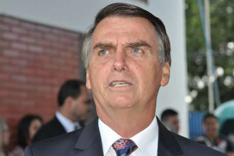 Bolsonaro diz que OAB só defende bandido e reserva indígena é um crime