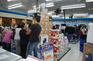 Descontos chegam a 70% no Shopping Campo Grande (Foto: Pedro Peralta)