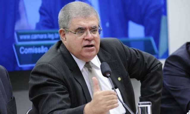 Ap&oacute;s derrota na C&acirc;mara, deputado v&ecirc; ren&uacute;ncia como melhor sa&iacute;da para Dilma