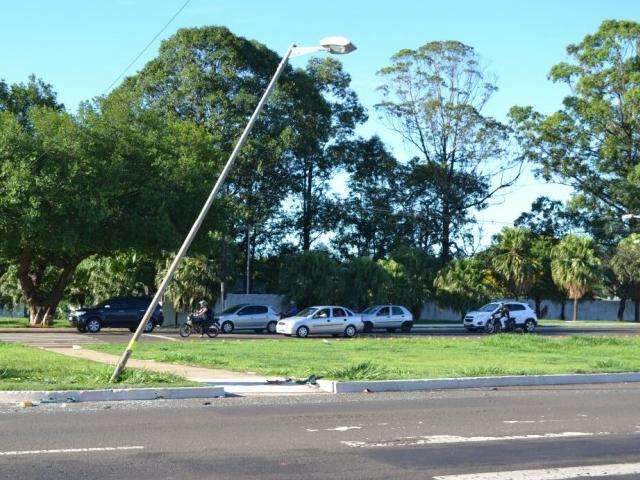Mulher morre e 4 pessoas ficam feridas em acidente na Duque de Caxias 