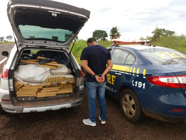 Traficante de 23 anos &eacute; preso com 624 kg de maconha ap&oacute;s persegui&ccedil;&atilde;o
