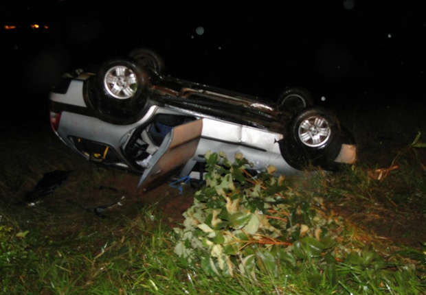  Jovens saem ilesas de capotagem na BR-262 em Tr&ecirc;s Lagoas 