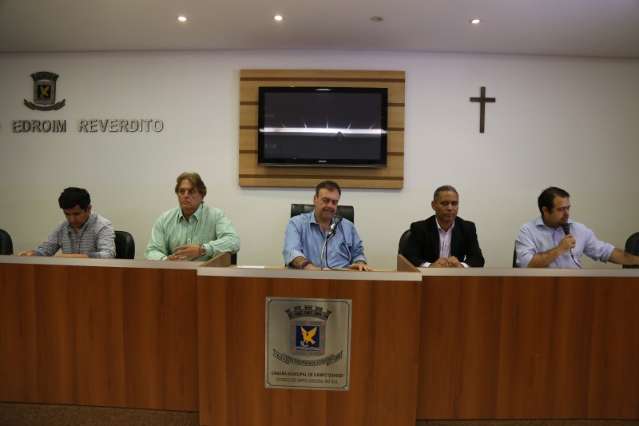 Usu&aacute;rios contrariam entidades e defendem &quot;hospital da crian&ccedil;a&quot;