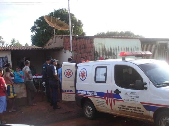  Rapaz tenta separar briga e acaba esfaqueado em Sidrol&acirc;ndia