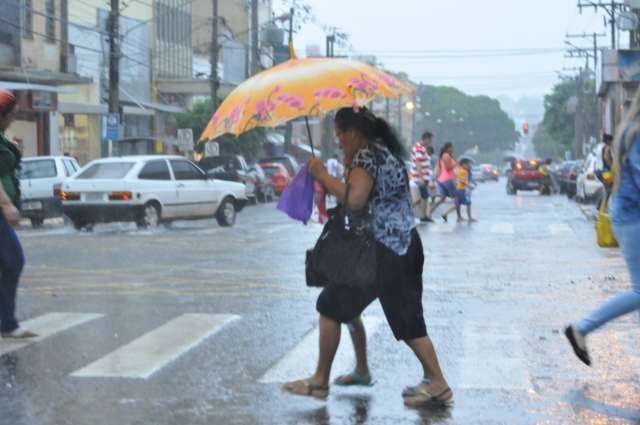 Previs&atilde;o para sexta-feira &eacute; de Sol, mas com chuva no final da tarde