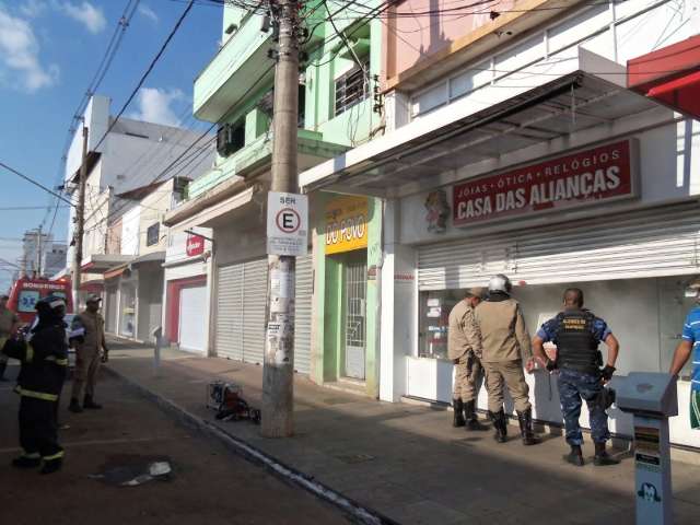 Alarme emite fuma&ccedil;a que &eacute; confundida com inc&ecirc;ndio em loja de joias no Centro 