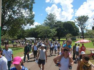 Público comparece ao Parque das Nações Indígenas para prestigiar o evento. (Foto: Fernando Dias)