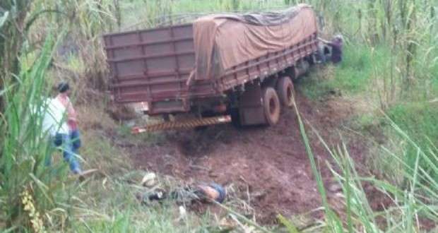 Idoso perde controle de caminh&atilde;o, salta do ve&iacute;culo e morre atropelado