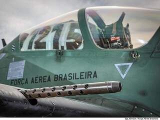 Além de três caças A-29 Super Tucano, foi empregada a aeronave radar E-99 da FAB. (Foto: Divulgação/FAB)