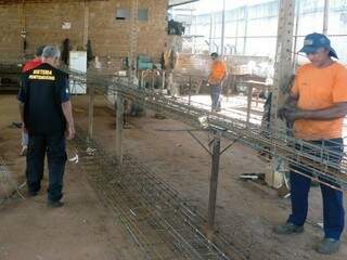 Presos trabalhando para redução de pena em Mato Grosso do Sul (Foto: divulgação)