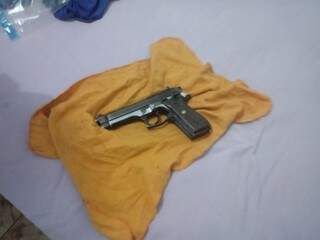 Uma das armas que suspeito usava para ameaçar enteada (Foto: Divulgação/ Polícia Civil)