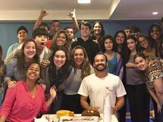 Na festa desse ano Fabrício reuniu amigos para comemorar a chegada dos 36 (Foto: Reprodução Facebook)