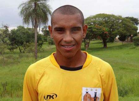 Ubiratan empresta jovem lateral ao Londrina