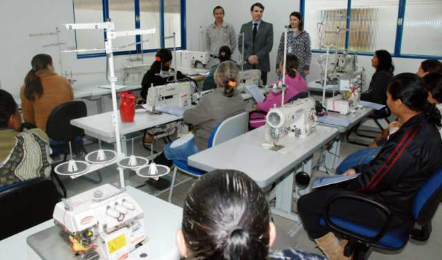  Come&ccedil;a hoje curso de costura industrial de gra&ccedil;a no Los Angeles