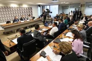 Comissão começa a discutir relatório do senador Antonio Anastasia (Foto: Fabio Rodrigues Pozzebom/Agência Brasil)