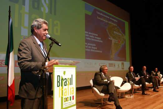  Em italiano, Puccinelli apresenta o Estado para conterr&acirc;neos em S&atilde;o Paulo