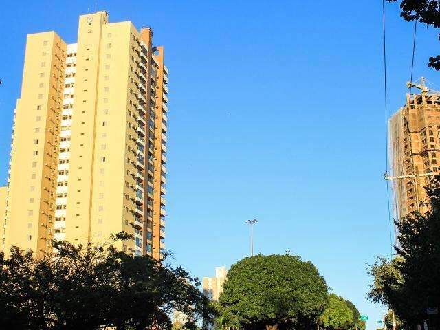 Domingo amanhece com céu aberto, mas previsão é de chuva em MS