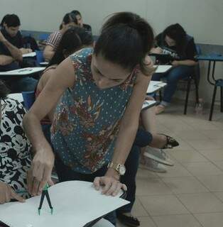 Em sala de aula, os alunos aprendem fórmulas para aplicarem nas provas (Foto: Divulgação)