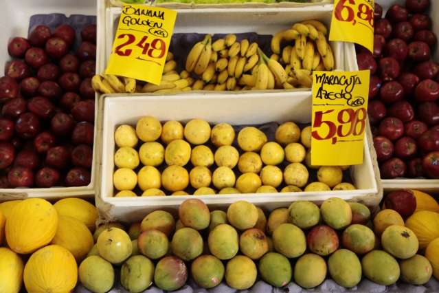 Frutas sobem acima da infla&ccedil;&atilde;o e s&oacute; &quot;malabarismo&quot; para economizar