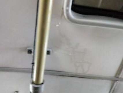 Passageiros reclamam de goteira  em ônibus durante chuva na Capital 
