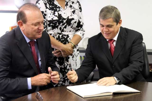 Sal&aacute;rio, cargo vital&iacute;cio e poder, os motivos da disputa pela vaga no TCE