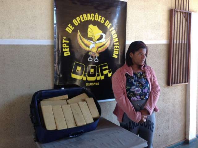 Baiana &eacute; presa em &ocirc;nibus levando 25 quilos de maconha para Campo Grande