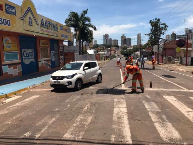 &quot;Cumprimos decis&atilde;o judicial&quot;, diz prefeito sobre liminar que amea&ccedil;a tapa-buraco