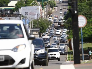 Trânsito em Campo Grande; modelos semi-novos estão reduzindo o número (Foto: Saul Schramm)