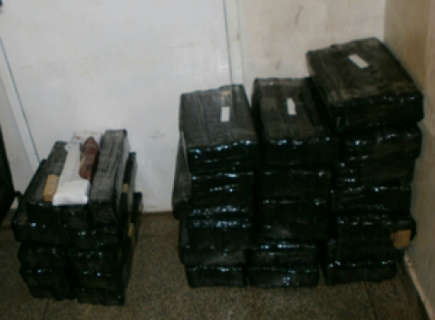  Casal &eacute; preso com quase 200 quilos de maconha em Ponta Por&atilde;