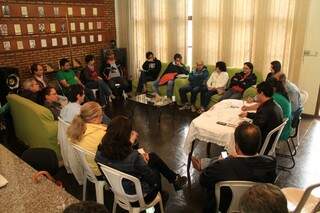 Professores da UFMS realizam assembleia e discutem desfiliação do Proinfes