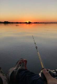 Pescaria e por do sol no Rio Paraguai (Foto: divulgação)