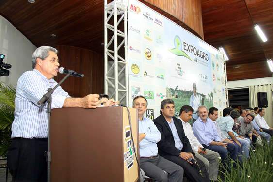  Andr&eacute; diz que n&atilde;o negocia com &iacute;ndios enquanto bloqueios forem mantidos