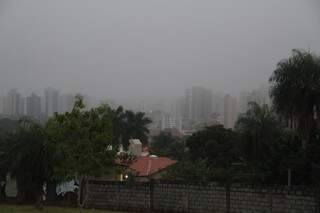 Cidade amanheceu sob neblina (Foto: Marcelo Victor)