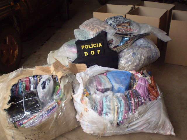  DOF apreende cinco fardos com 162 quilos de roupas contrabandeadas